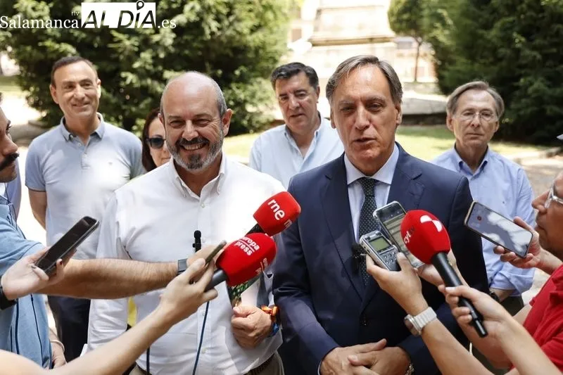 Foto 4 - Pedro Roll&aacute;n: "Si en alg&uacute;n lugar se conf&iacute;a en el Partido Popular es en Castilla y Le&oacute;n y Salamanca"