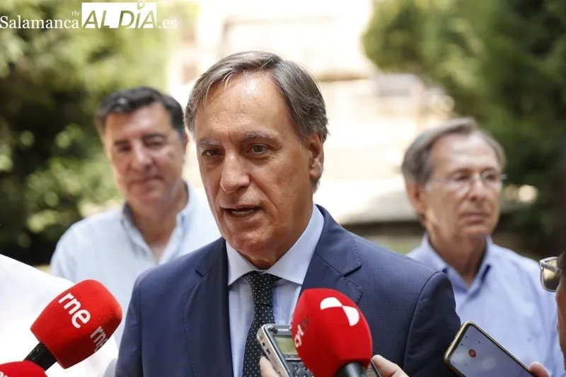 Foto 5 - Pedro Roll&aacute;n: "Si en alg&uacute;n lugar se conf&iacute;a en el Partido Popular es en Castilla y Le&oacute;n y Salamanca"