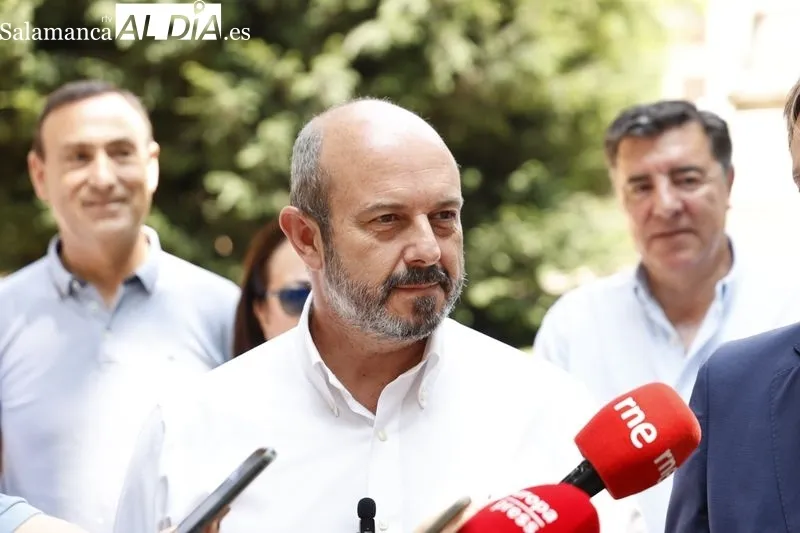 Foto 3 - Pedro Roll&aacute;n: "Si en alg&uacute;n lugar se conf&iacute;a en el Partido Popular es en Castilla y Le&oacute;n y Salamanca"