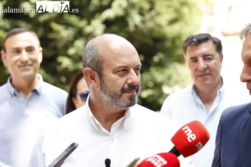 Foto 2 - Pedro Roll&aacute;n: "Si en alg&uacute;n lugar se conf&iacute;a en el Partido Popular es en Castilla y Le&oacute;n y Salamanca"