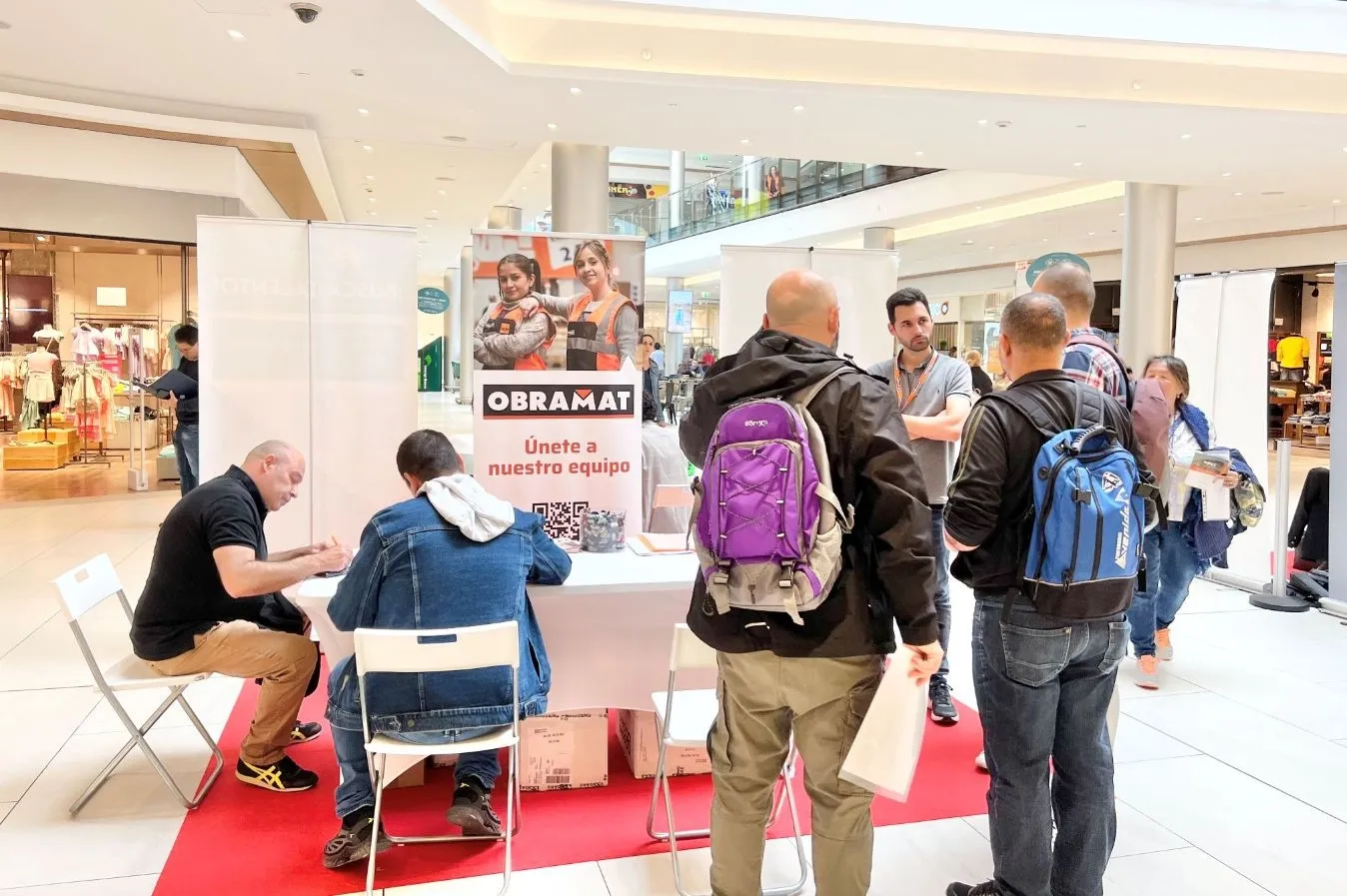Primera Feria de Empleo en el centro comercial El Tormes