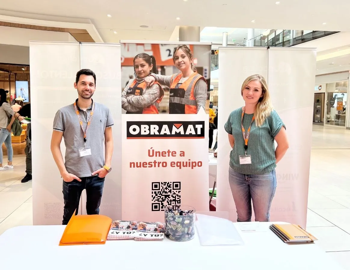 Primera Feria de Empleo en el centro comercial El Tormes