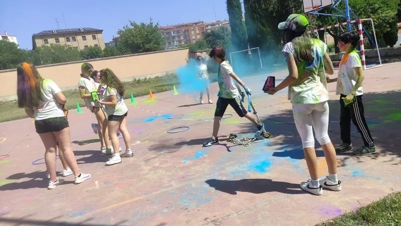 Foto 9 - "Manchado Color Party": la actividad estrella del colegio Antonio Manchado para terminar el curso