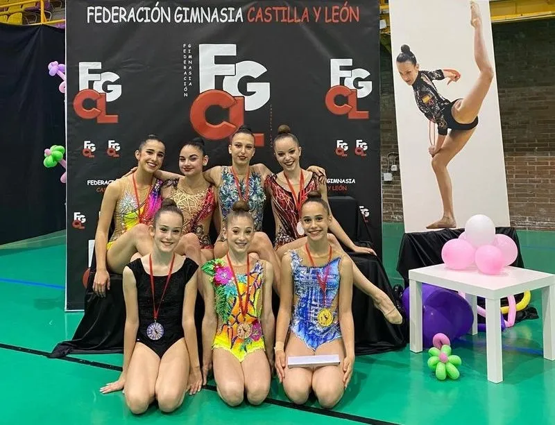 Integrantes del Club Rítmica Salamanca en la final de la Liga de CyL. Foto de Alberto Guervós