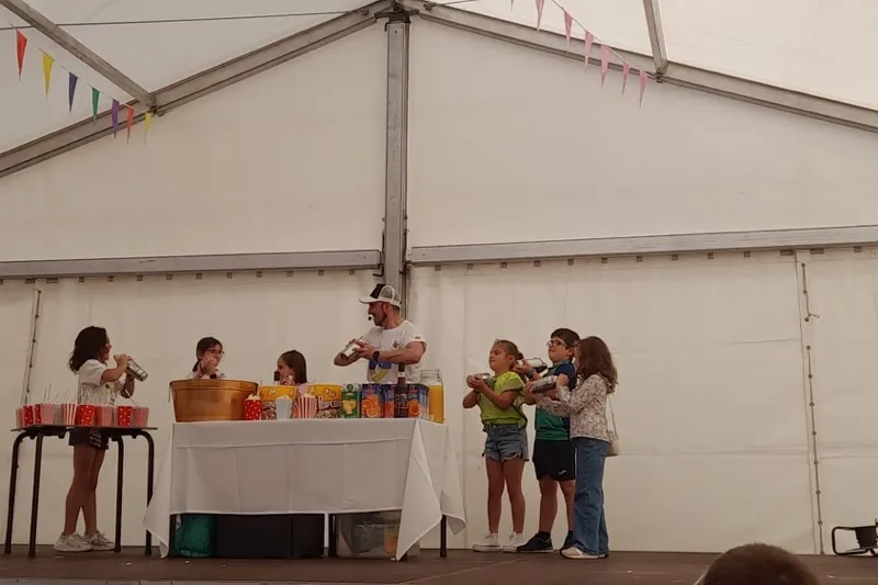 Teo Marcos ofrecía un taller de coctelería en El Campo de Peñaranda