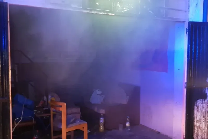 Bomberos de Peñaranda sofocaban un incendio declarado en una peña