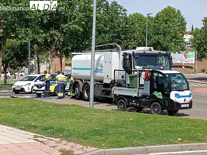 Efectos de la colisión por alcance de dos vehículos en la avenida Fernando III El Santo, junto a la glorieta Beatriz de Suavia. Foto CGH