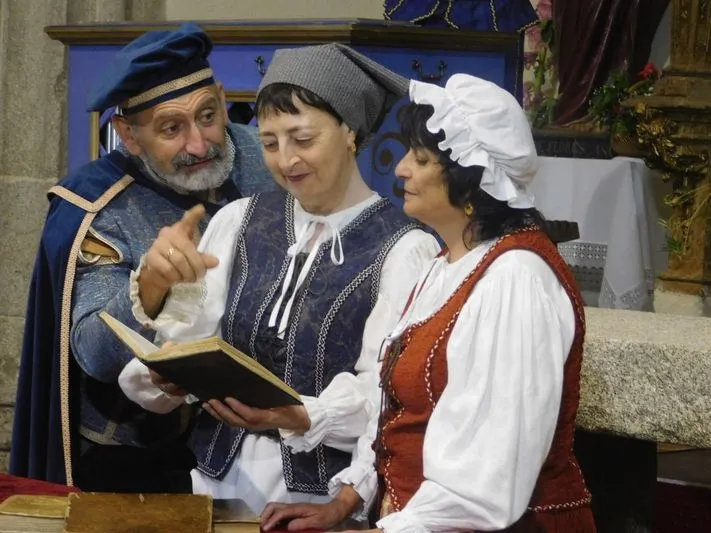 Foto 4 - Tarde de teatro en Anaya de Alba con la obra &lsquo;Buscando a Nebrija&rsquo;