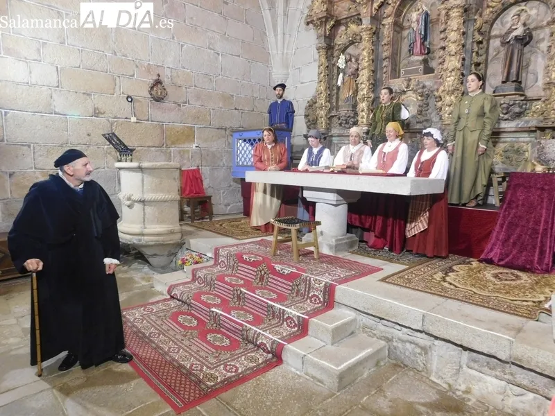 Representación de la obra 'Buscando a Nebrija' en la iglesia parroquial de Cerralbo 