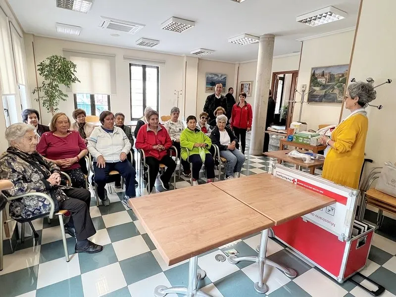 Foto 3 - 'Adaptarnos a las distintas etapas de nuestra vida', charla para los mayores de Carbajosa