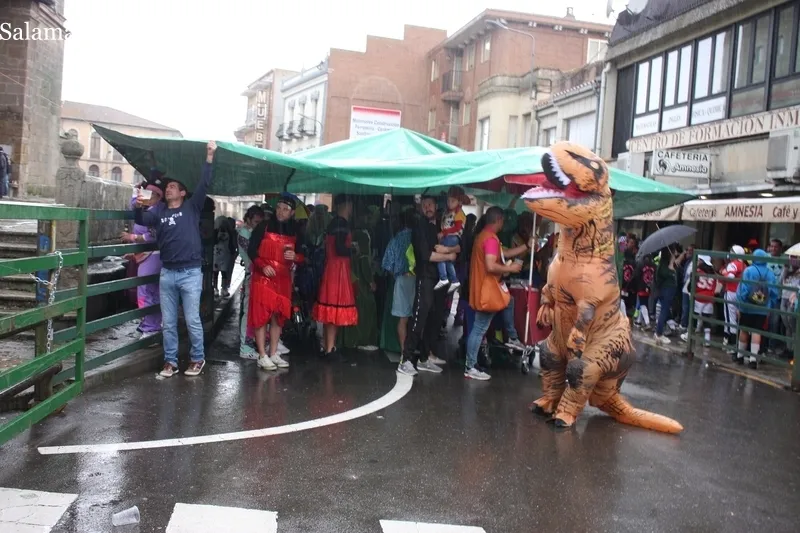 Desfile de disfraces el Jueves de Corpus en Vitigudino  