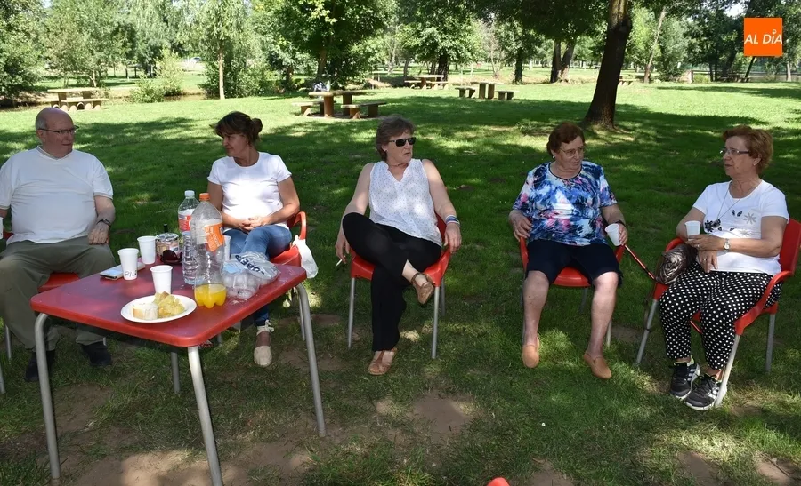 Foto 3 - El Centro de Adultos celebra el inminente final del curso con una comida conjunta en El Pic&oacute;n