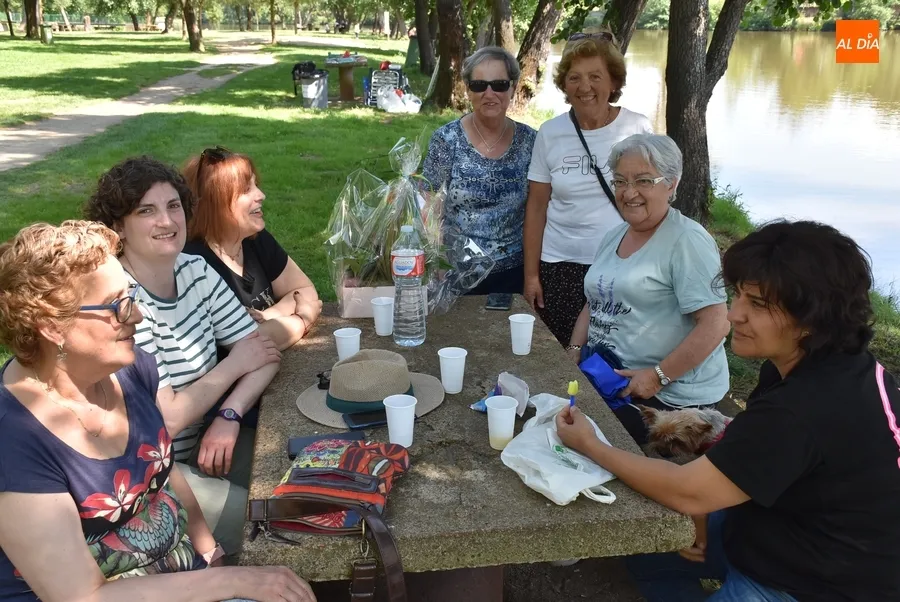 Foto 5 - El Centro de Adultos celebra el inminente final del curso con una comida conjunta en El Pic&oacute;n