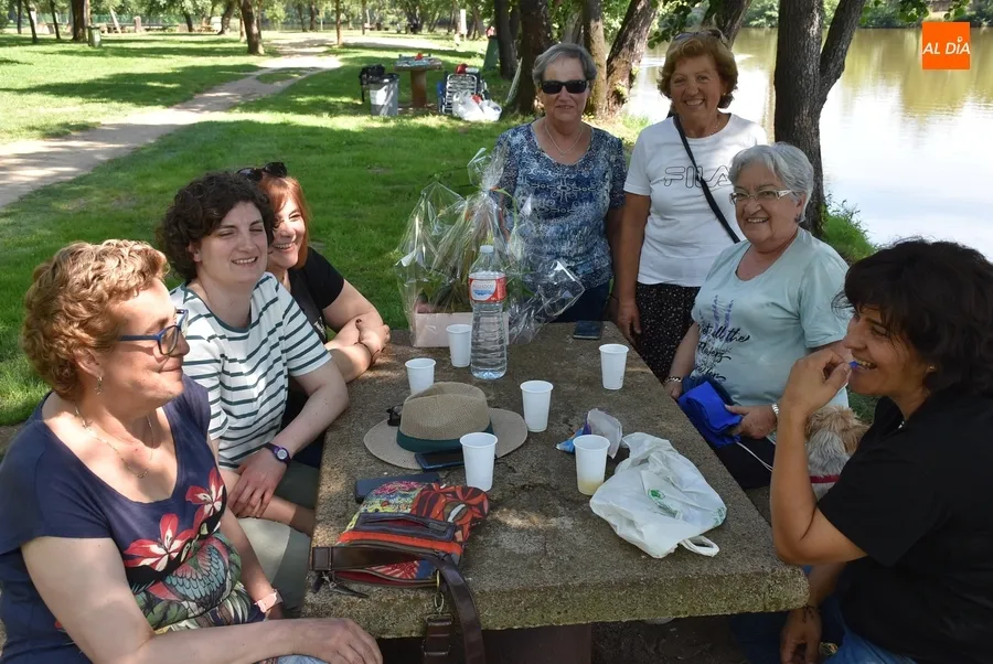 Foto 6 - El Centro de Adultos celebra el inminente final del curso con una comida conjunta en El Pic&oacute;n