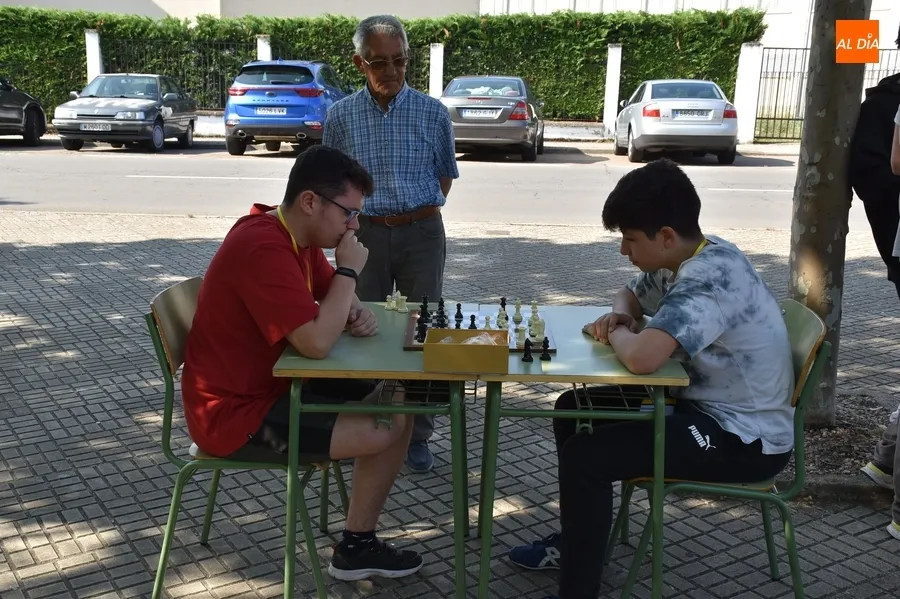Foto 5 - Los IES mirobrigenses miden fuerzas en torno al tablero de ajedrez