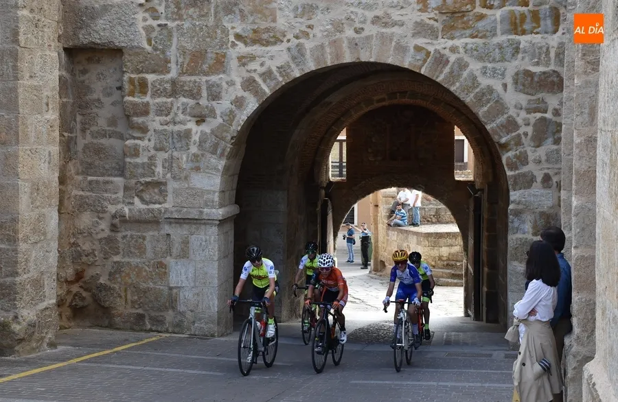 Foto 2 - El asturiano Benjam&iacute;n Noval se impone en la Plaza Mayor de Ciudad Rodrigo