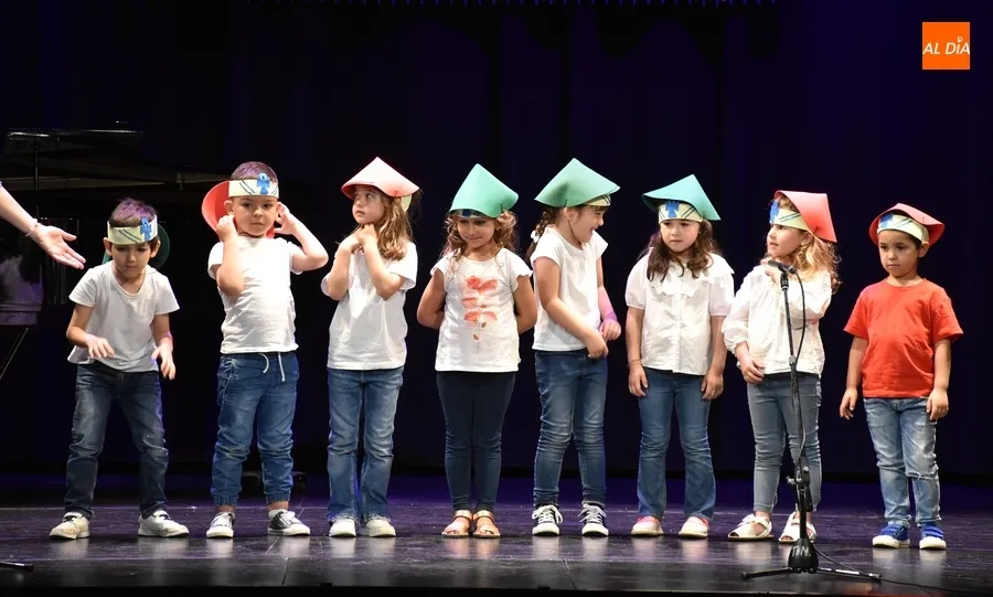 Foto 4 - Los m&aacute;s peque&ntilde;os de la Escuela de M&uacute;sica viajan por el mundo antes de irse de vacaciones