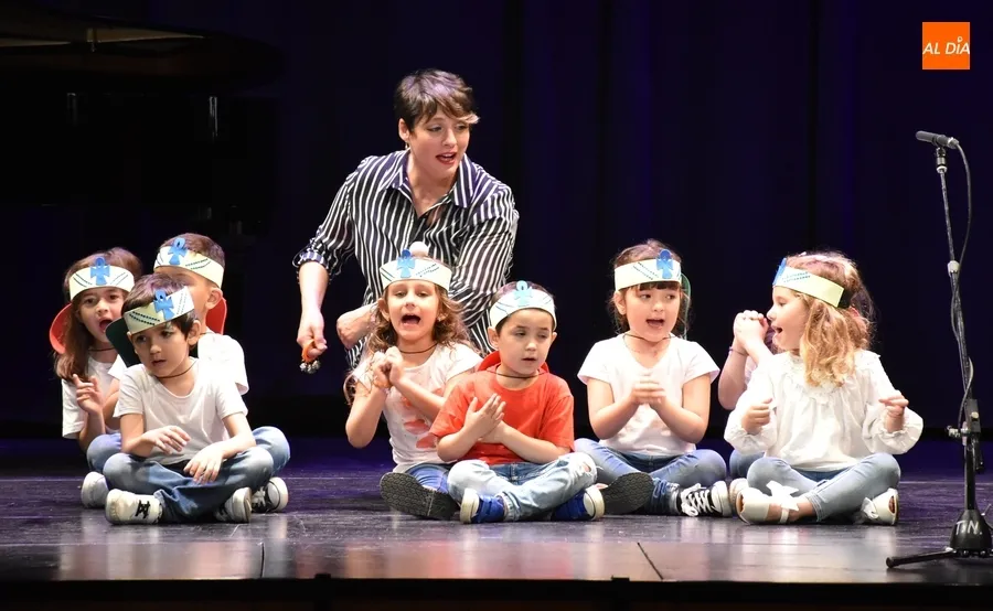 Foto 5 - Los m&aacute;s peque&ntilde;os de la Escuela de M&uacute;sica viajan por el mundo antes de irse de vacaciones