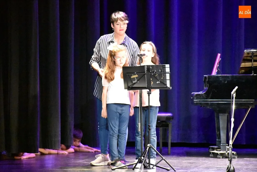Foto 9 - Los m&aacute;s peque&ntilde;os de la Escuela de M&uacute;sica viajan por el mundo antes de irse de vacaciones
