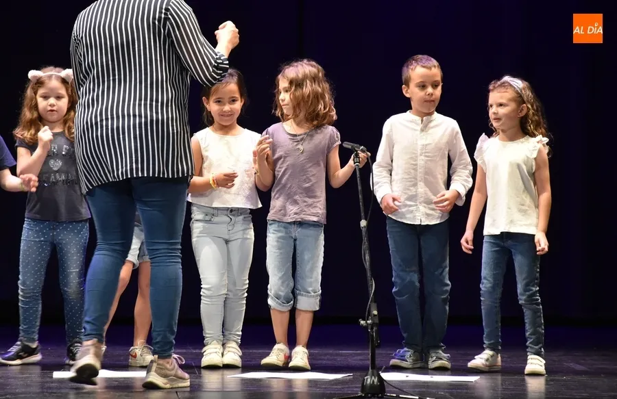 Foto 11 - Los m&aacute;s peque&ntilde;os de la Escuela de M&uacute;sica viajan por el mundo antes de irse de vacaciones