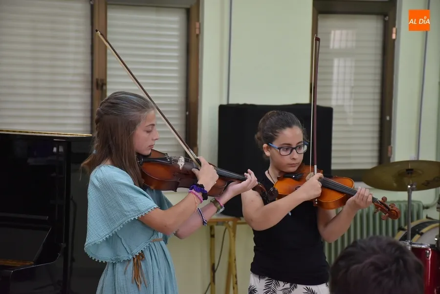 Foto 4 - Mezcla de instrumentos en la &uacute;ltima tarde de audiciones en la Escuela de M&uacute;sica