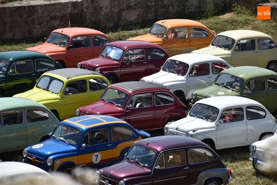 Foto 2 - Un centenar de Seat 600 hacen parada en Mir&oacute;briga