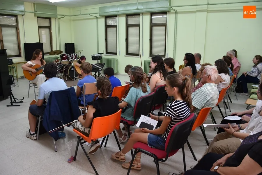 Foto 10 - Mezcla de instrumentos en la &uacute;ltima tarde de audiciones en la Escuela de M&uacute;sica