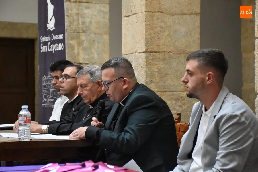 Foto 2 - El Seminario brinda con la &lsquo;copa de la vida&rsquo; por dos &ldquo;grand&iacute;simos estudiantes y personas extraordinarias&rdquo;