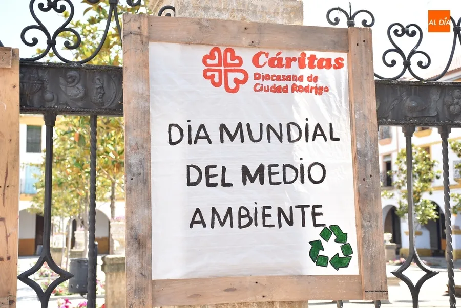Foto 2 - C&aacute;ritas deja constancia en la calle del D&iacute;a Mundial del Medio Ambiente