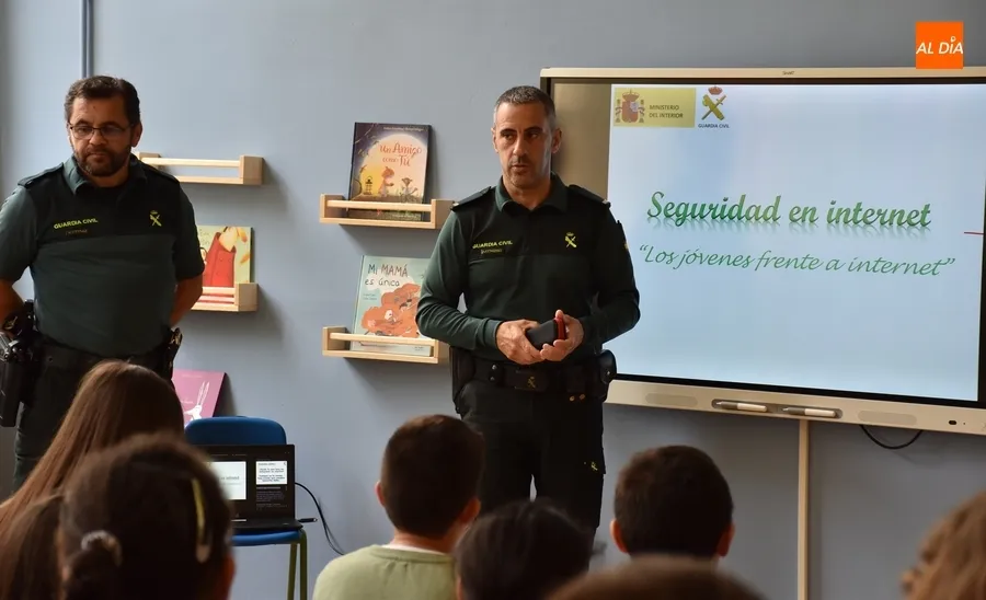 Foto 5 - La Guardia Civil imparte en San Francisco una doble charla sobre los riesgos de Internet