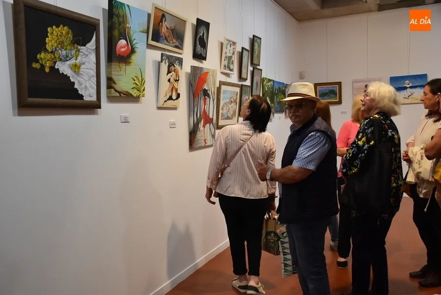 Foto 2 - La &ldquo;gran familia&rdquo; del Taller Municipal de Pintura muestra sus creaciones