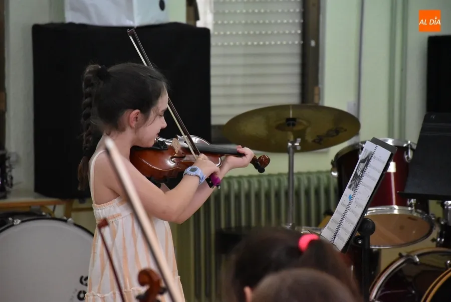 Foto 6 - Los alumnos de viol&iacute;n abren la semana final de audiciones de la Escuela de M&uacute;sica