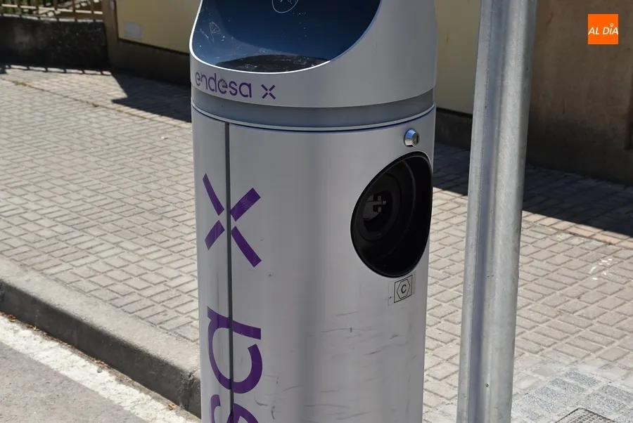 Foto 2 - Instalado el &lsquo;surtidor&rsquo; de electricidad para ultimar la 1&ordf; electrolinera de la Avenida de B&eacute;jar