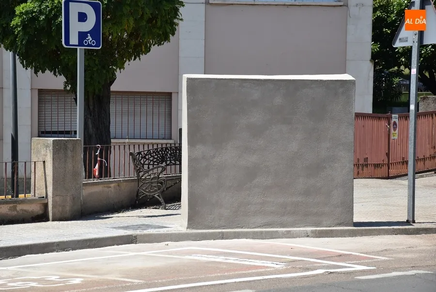 Foto 5 - Instalado el &lsquo;surtidor&rsquo; de electricidad para ultimar la 1&ordf; electrolinera de la Avenida de B&eacute;jar