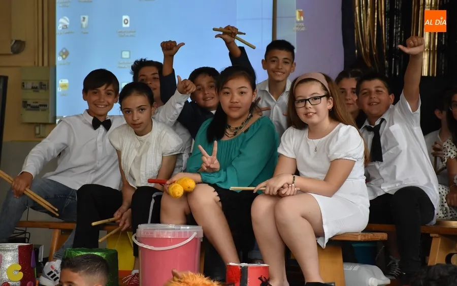 Foto 2 - El Colegio San Francisco grad&uacute;a a todo ritmo a su promoci&oacute;n &ldquo;m&aacute;s viajera&rdquo;