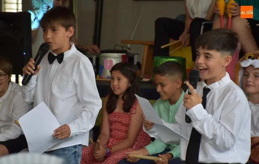 Foto 3 - El Colegio San Francisco grad&uacute;a a todo ritmo a su promoci&oacute;n &ldquo;m&aacute;s viajera&rdquo;