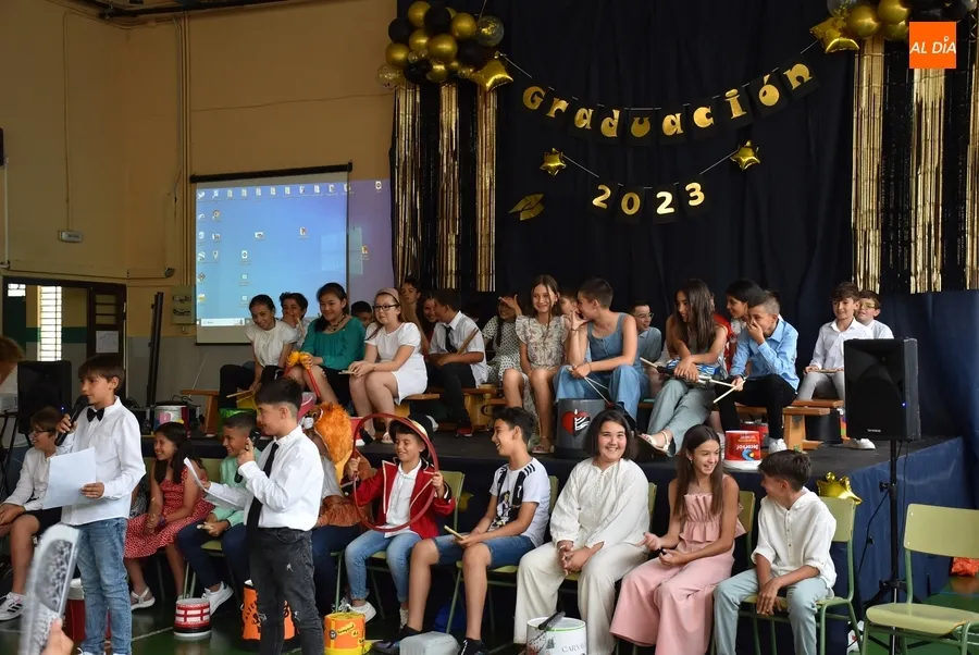 Foto 4 - El Colegio San Francisco grad&uacute;a a todo ritmo a su promoci&oacute;n &ldquo;m&aacute;s viajera&rdquo;