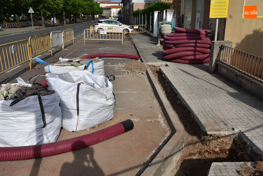 Foto 3 - Comienzan los trabajos para crear la primera electrolinera de Ciudad Rodrigo