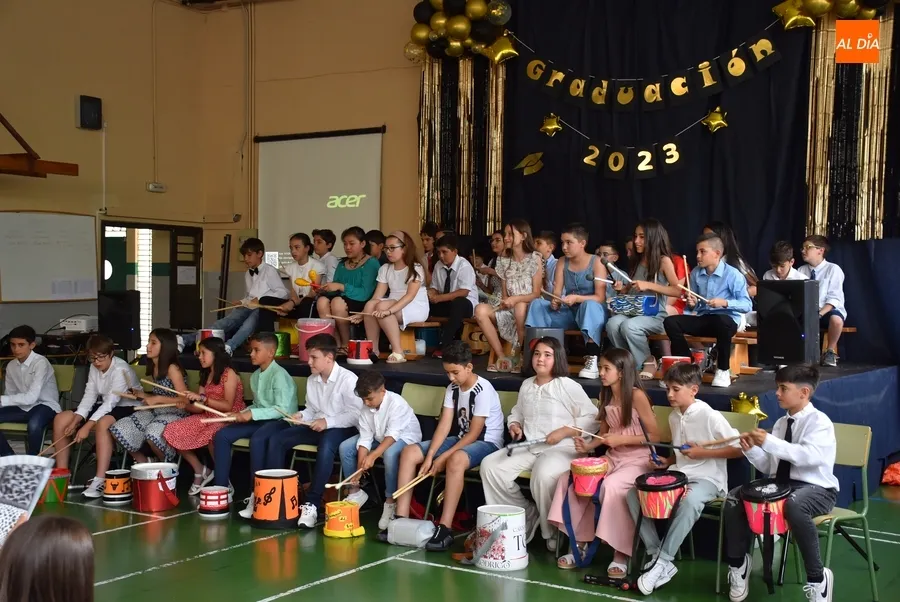 Foto 9 - El Colegio San Francisco grad&uacute;a a todo ritmo a su promoci&oacute;n &ldquo;m&aacute;s viajera&rdquo;
