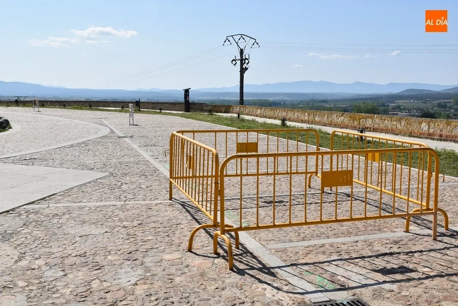 Foto 3 - Prohibido el aparcamiento todo el d&iacute;a en la Puerta de Santiago por la no-hoguera de San Juan
