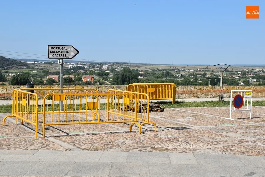 Foto 2 - Prohibido el aparcamiento todo el d&iacute;a en la Puerta de Santiago por la no-hoguera de San Juan