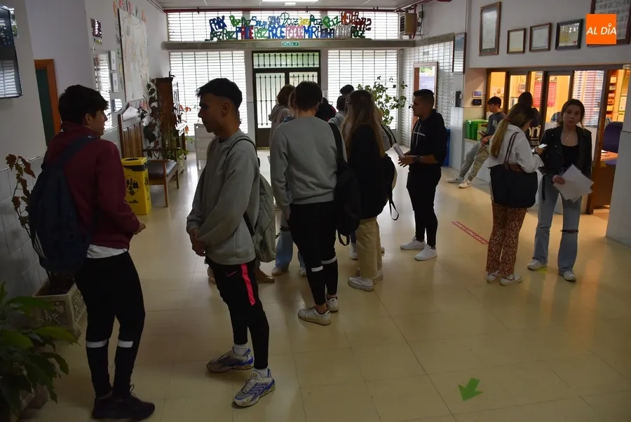 Foto 2 - 68 j&oacute;venes de 4 centros arrancan con &ldquo;muchos nervios&rdquo; la Selectividad de junio