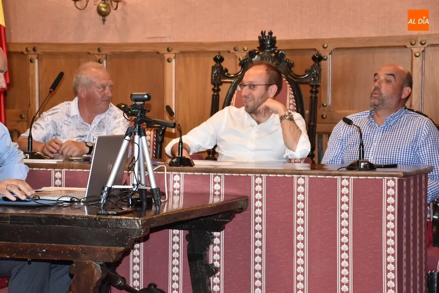 Foto 2 - Jos&eacute; Manuel Jerez salta a la mesa de la Presidencia de los Plenos municipales