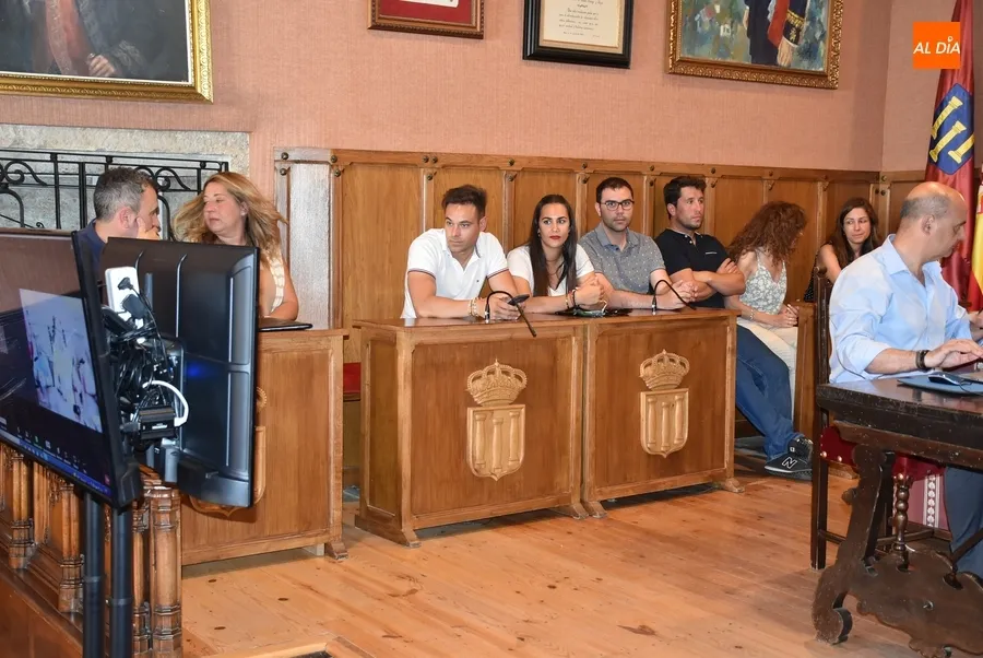Foto 4 - Jos&eacute; Manuel Jerez salta a la mesa de la Presidencia de los Plenos municipales