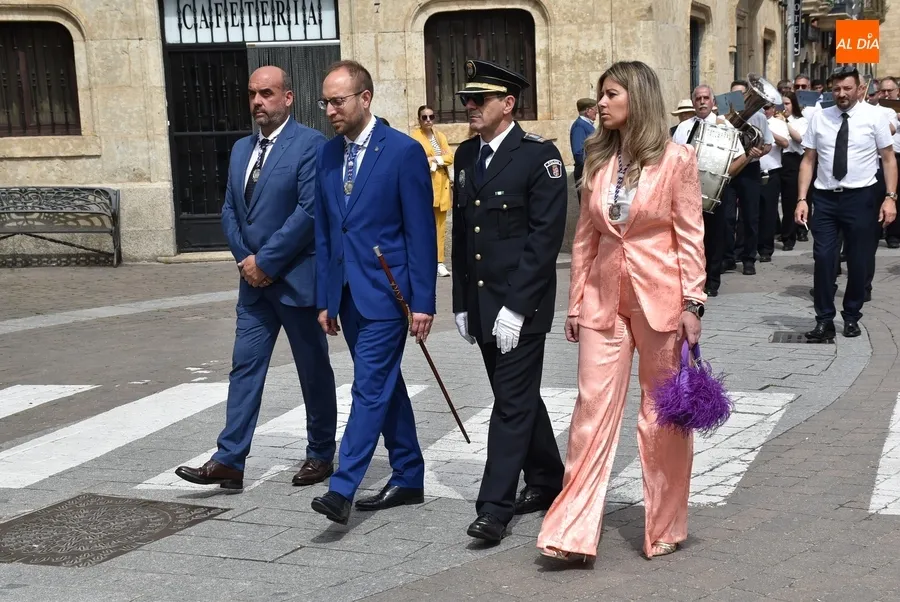 Foto 4 - La actual Corporaci&oacute;n mirobrigense vive su &uacute;ltimo acto callejero