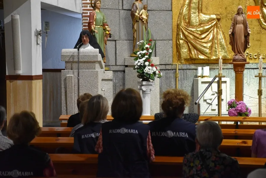 Foto 6 - Llega a Ciudad Rodrigo la Reina de Radio Mar&iacute;a