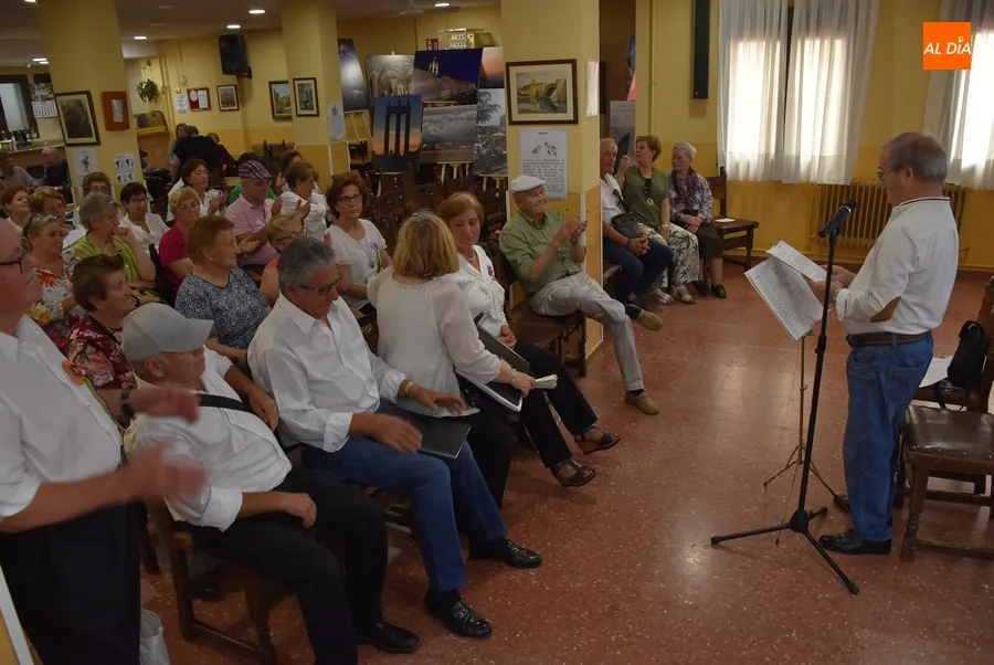 Foto 2 - Una tarde llena de cultura pone el broche al curso en el Centro de Mayores
