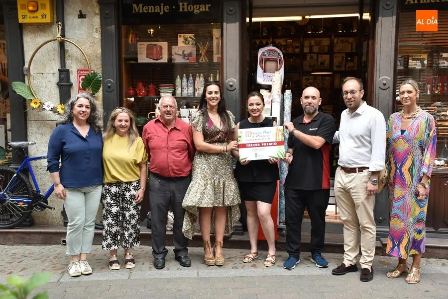 Foto 5 - Los galardonados en el 3&ordm; Concurso Floral de Primavera reciben sus premios