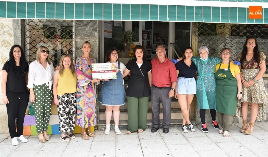 Foto 7 - Los galardonados en el 3&ordm; Concurso Floral de Primavera reciben sus premios