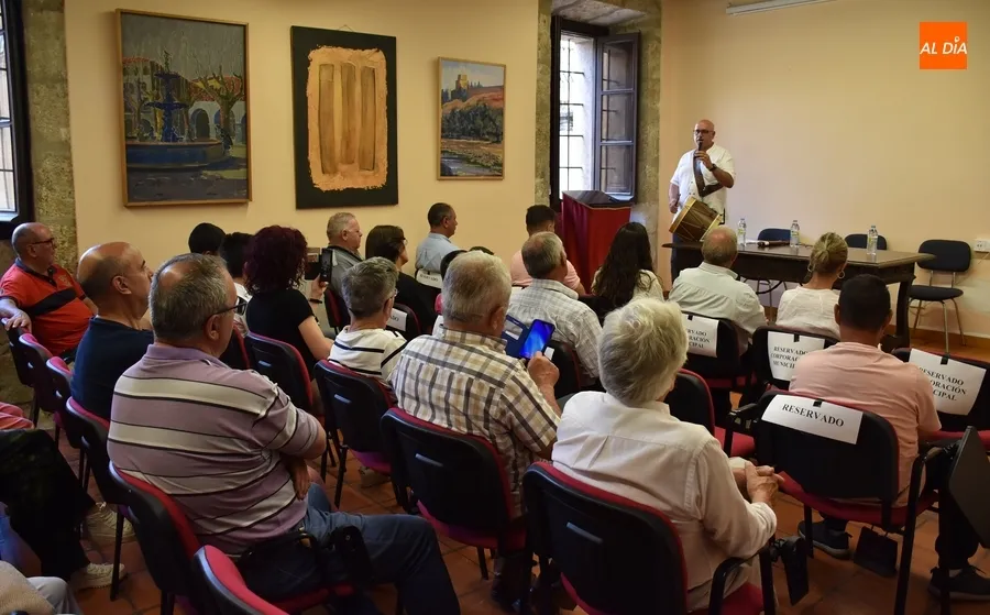 Foto 3 - Juan Pablo Gonz&aacute;lez se encarga de despedir el curso de la Escuela de Tamborileros